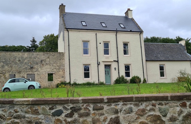 The Farmhouse at Solsgirth Home Farm - sleeps 10 guests in 4 bedrooms