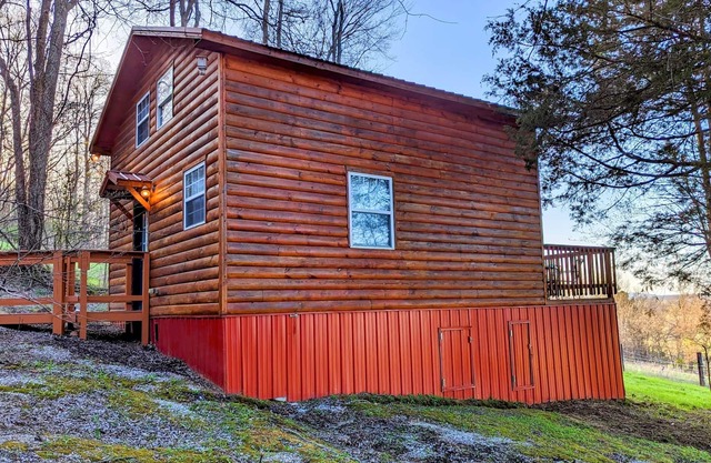 "The FishCamp" a Cabin w/a Hot-Tub near Fall Creek Falls!, The FishCamp Cabin w/Loft Hot-tub and Vie