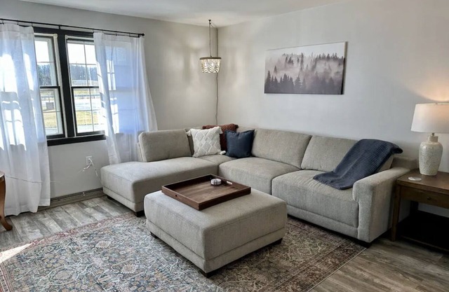 The Flat on Olde Scotland - Two bedroom, one bath flat with full kitchen