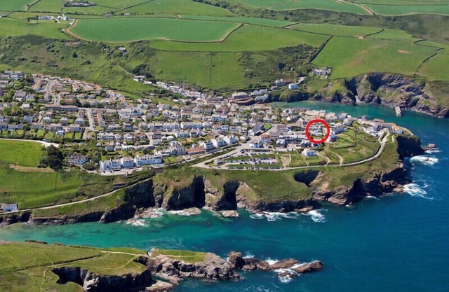 THE FOLLY, pet friendly, with a garden in Port Isaac