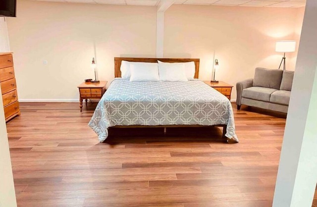 The Franklin Estate - Suite F-Private Apt-King Bed