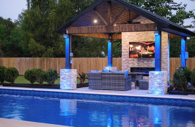 The Gambler: Luxe Pool, Pool Table, Gazebo W/70' TV, Fast WiFi & Casino Nearby