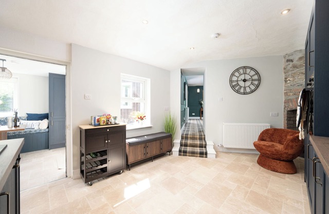 The Garden Cottage With Hot Tub, Pet Friendly!