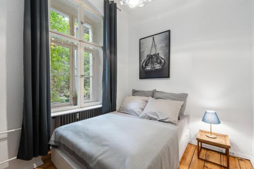 The Gleditsch - Central Schöneberg location, 1BR, 1 living room, group friendly, ideal for 2 - 4 Guests