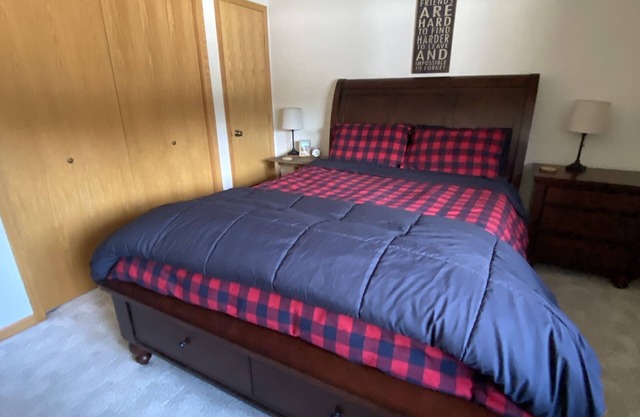 The Golden Bear - Golf, Ski and Downtown