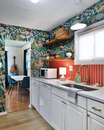 THE GOOD PLACE Uptown Westerville, Colorful & Cozy