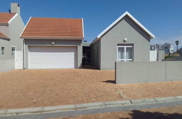 The Grace @ Pelican Bay is a delightful canal-side retreat located in Port Owen.