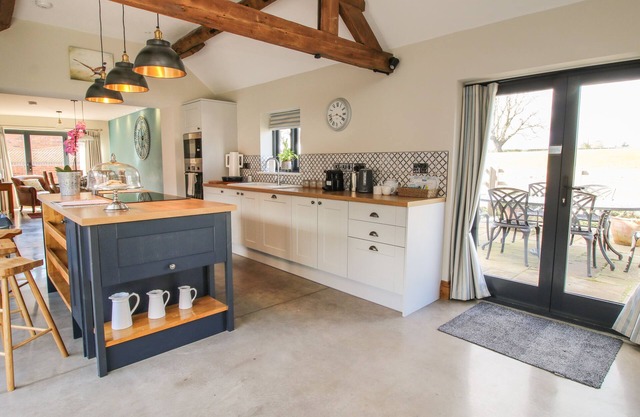 THE GRANARY, pet friendly, with open fire in Edgmond, Shropshire
