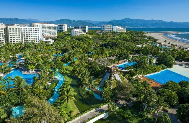 The Grand Bliss - One Bedroom Suite (With Kitchen) or Master Suite (No Kitchen)