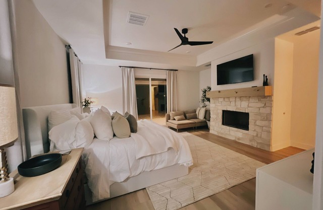 The Grand Mansion on 1 acre with 7 bathrooms!