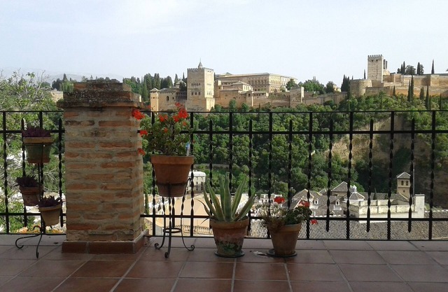 The Great View House. Large veranda terrace with unbeatable views in front of the Alhambra