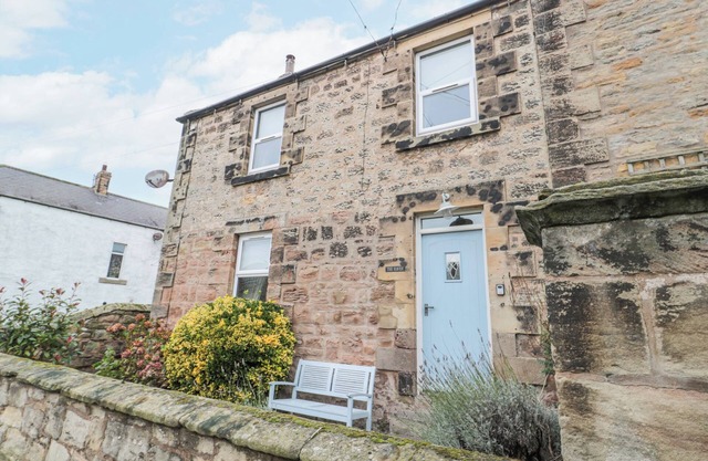 THE HAVEN, pet friendly, with open fire in Seahouses