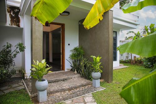 The Heaven's Villa - 15 Min from BIA Airport