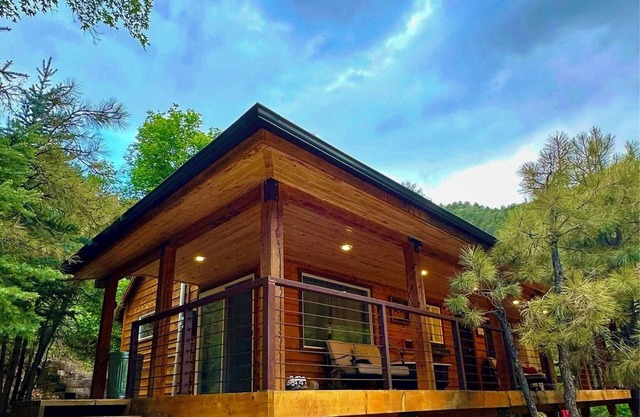 The Hideaway, A Concealed Cabin @ East Zion & Bryce
