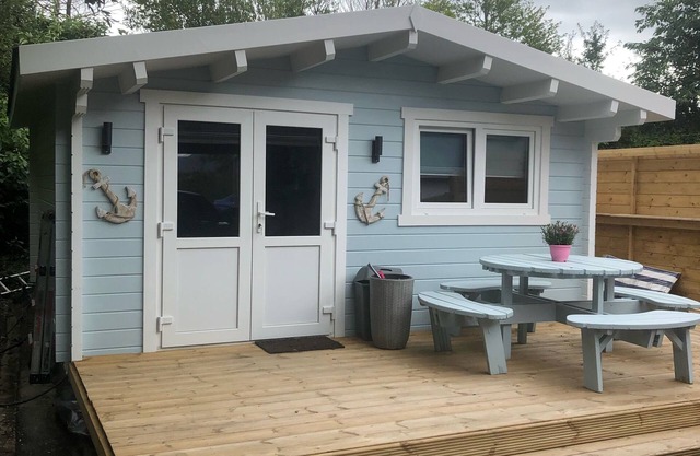 The Hideaway Log Cabin