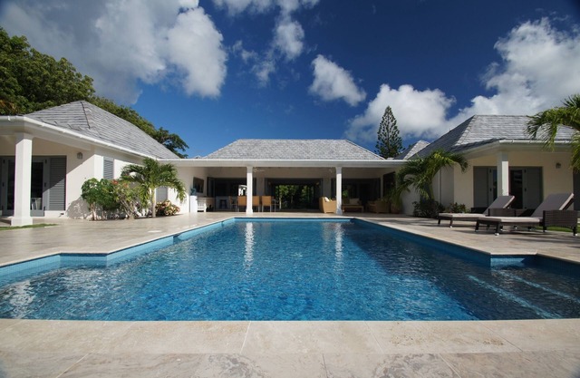 The Hill Club - 4 bed villa with pool & stunning views over English Harbour.