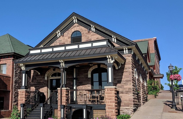 The Historic Harbor Loft! Downtown MQT by the Ore Dock
