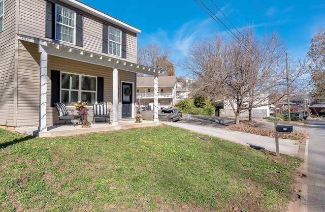 The Holly House In Downtown Demorest 2 Bedroom Home by Redawning
