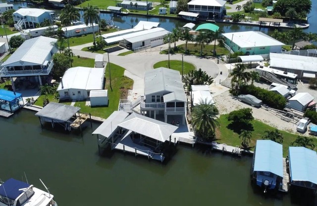 The Hook Oar House - Waterfront Retreat with Private Boat Lifts - 2B/2B