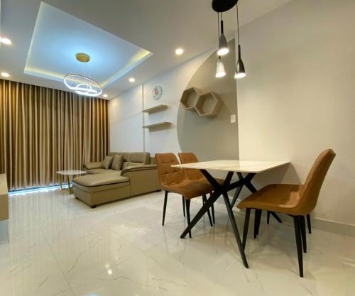 The hotel has 2 bedrooms, 2 bathrooms, 1 kitchen, 1 living room, 1 laundry room, 1 balcony, 1 swimming pool - District 7