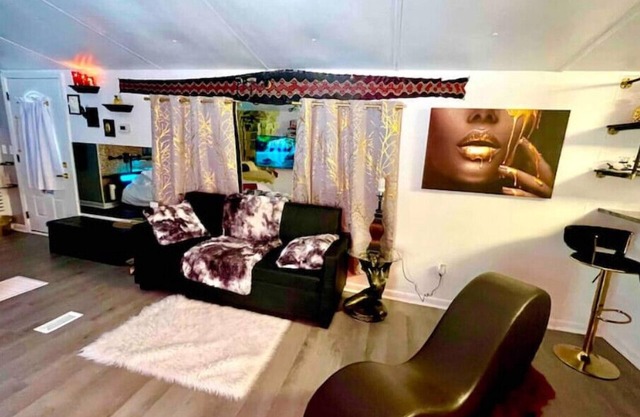 The Hothouse-Couples Escape: Play-Relax-Reconnect