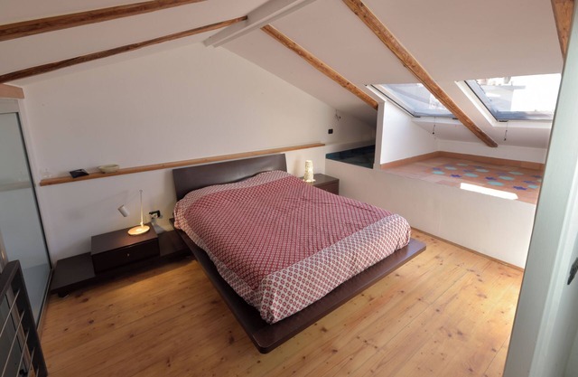 The House of Pottery - Very central, close to buses and ferries to the coast