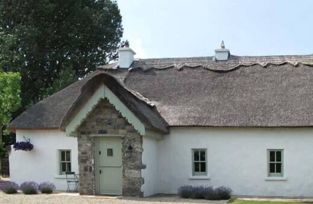 THE HUMBLE DAISY, pet friendly in Woodford, County Galway