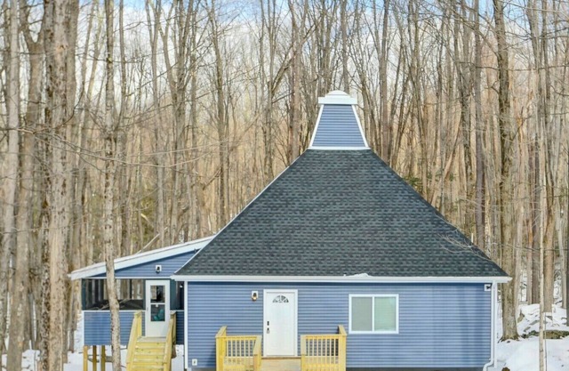 THE HUT HOUSE-3 BR/3 BATH, GAME ROOM, MASSAGE CHAIR IN BEAUTIFUL LAKE ARIEL