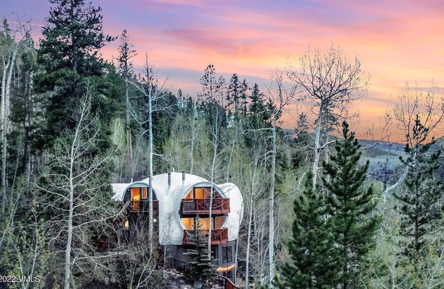 The Iconic Vail Dome! Minutes to ski lifts and all of Vail and Beaver Creek.
