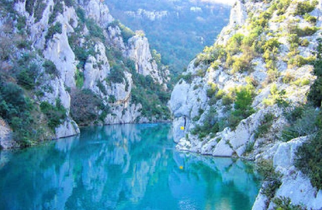 The ideal location to explore the Verdon, Studio & Private rooms with bathroom