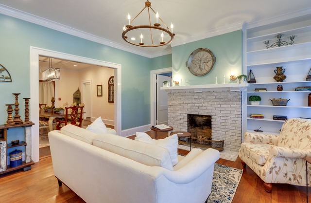 'The Inn on Second' - Jackson Family Home!