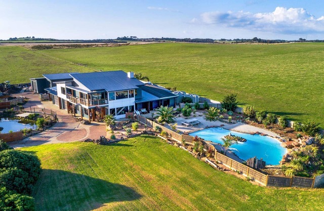 The Islander - sleeps 20