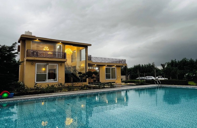The Kohinoor Farm- A lux retreat with pvt, pool in Manesar, close to Delhi/NCR