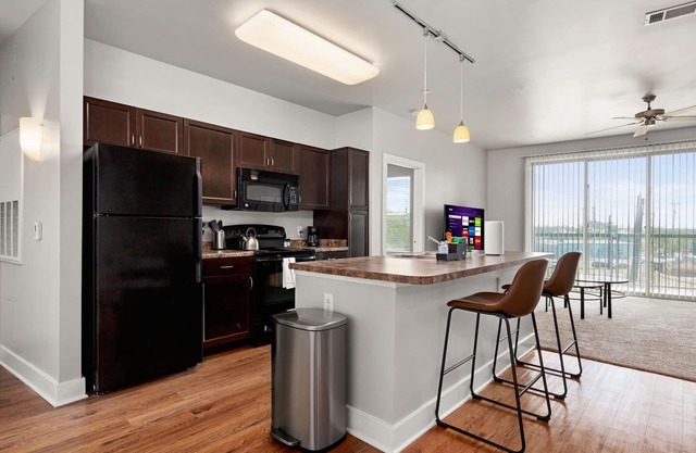 The Ladybird: Riverwalk Loft