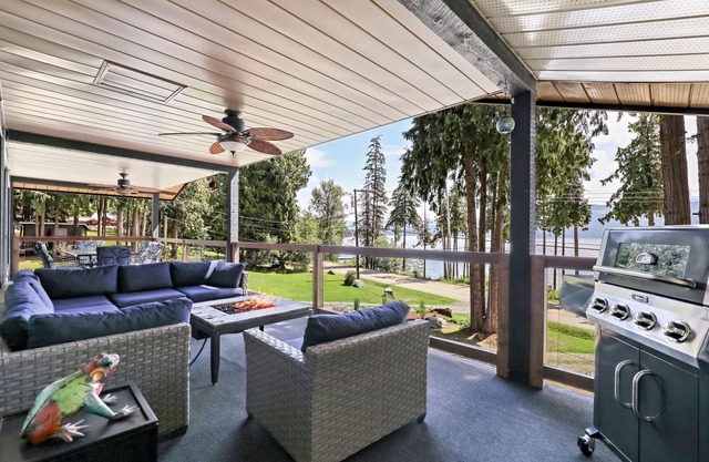 The Lake House on Shuswap Lake!