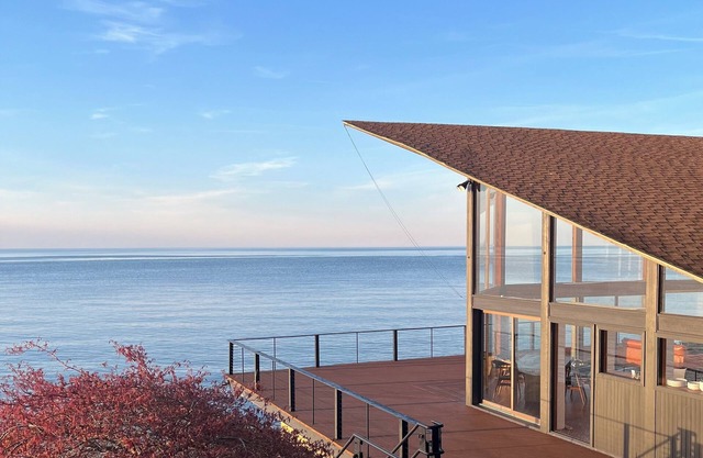 The Lake House - private house on Lake Erie - 10 min from downtown