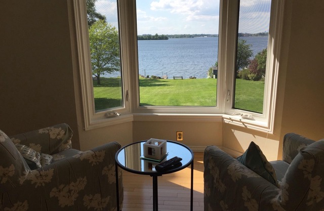 "The Lakehouse" Where Time is Suspended!!