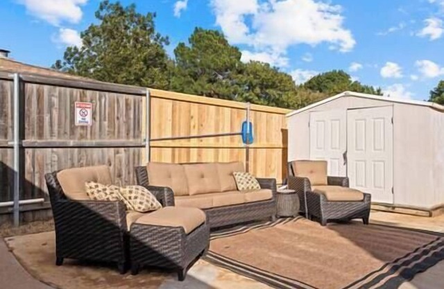 *The Legends* Pool, Putting Green & Fire Pit