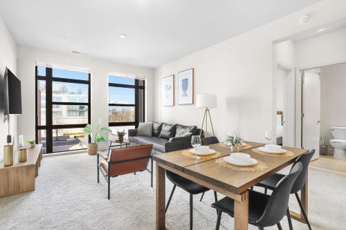 The Leisure & The Work Mixed In One-Site