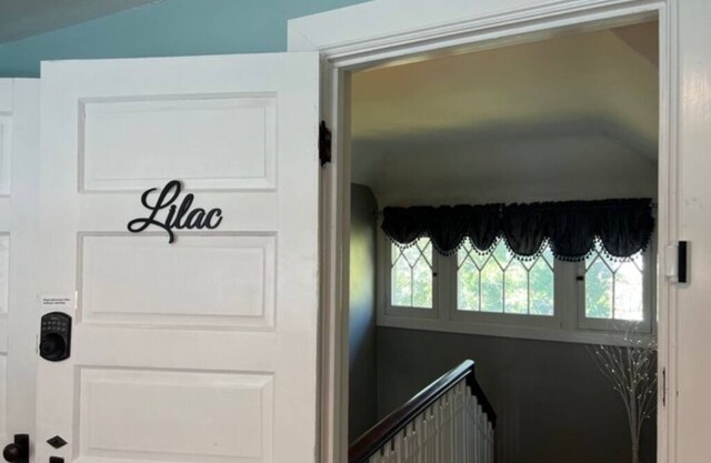 The Lilac Room w/King Bed