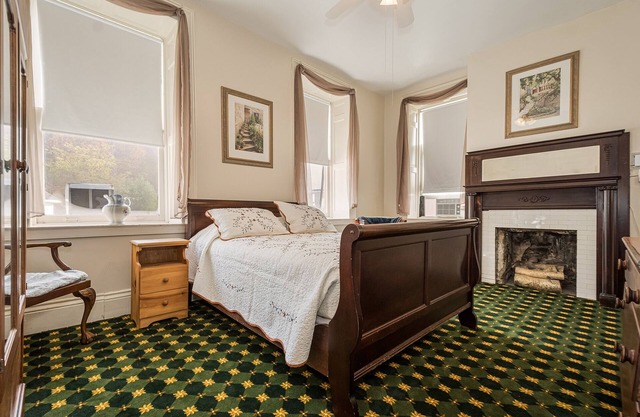 The Lincoln | Historic Victorian Inn Room