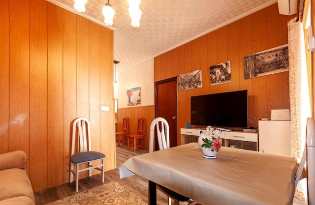 The little house in the neighbourhood