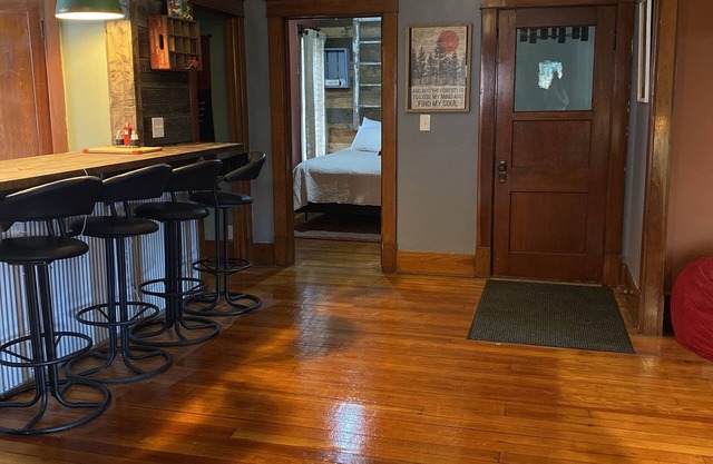 The Little Red Hen InnnDowntown Ashland