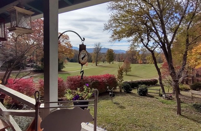 The Little White Dogwood cabin. Time is priceless . March Special!