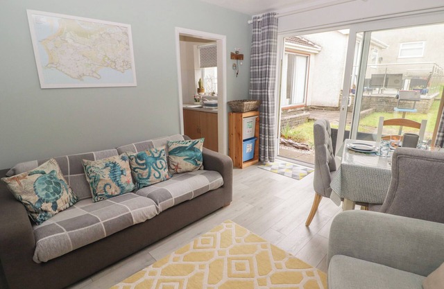 THE LOBSTER POT, pet friendly, luxury holiday cottage in Oxwich