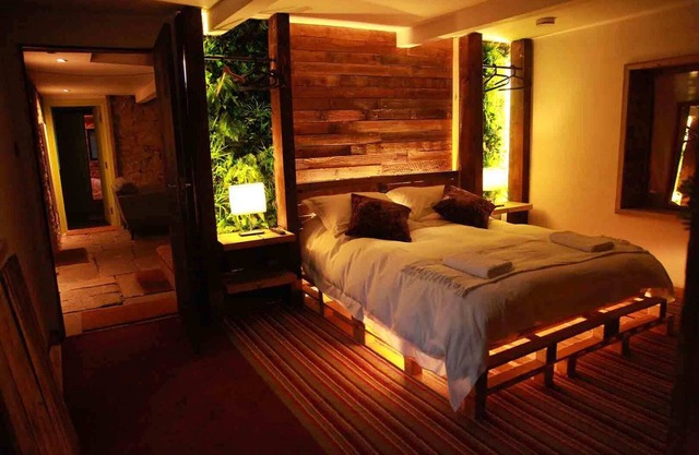 The Lodge Rooms