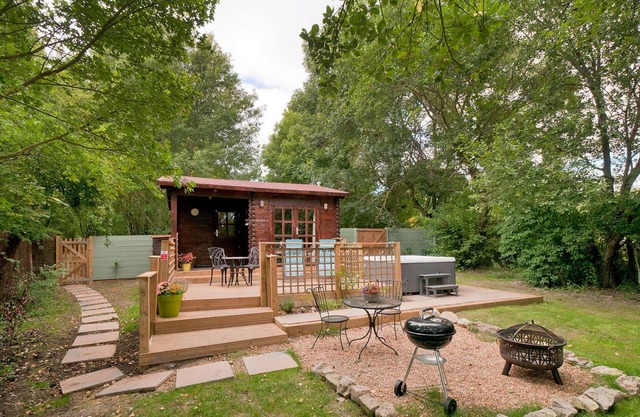 The Lodge with Hot Tub - Dog friendly