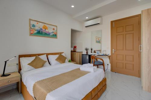 The Lodgers Studio Apartment Infront of Artemis Hospital Gurugram