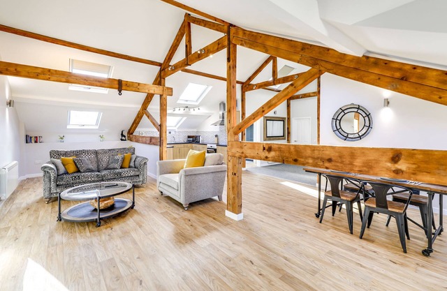 The loft room apartment, large 2 bedroom apartment