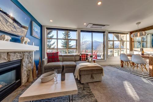 THE LOOKOUT PENTHOUSE/a luxe suite in Whistler